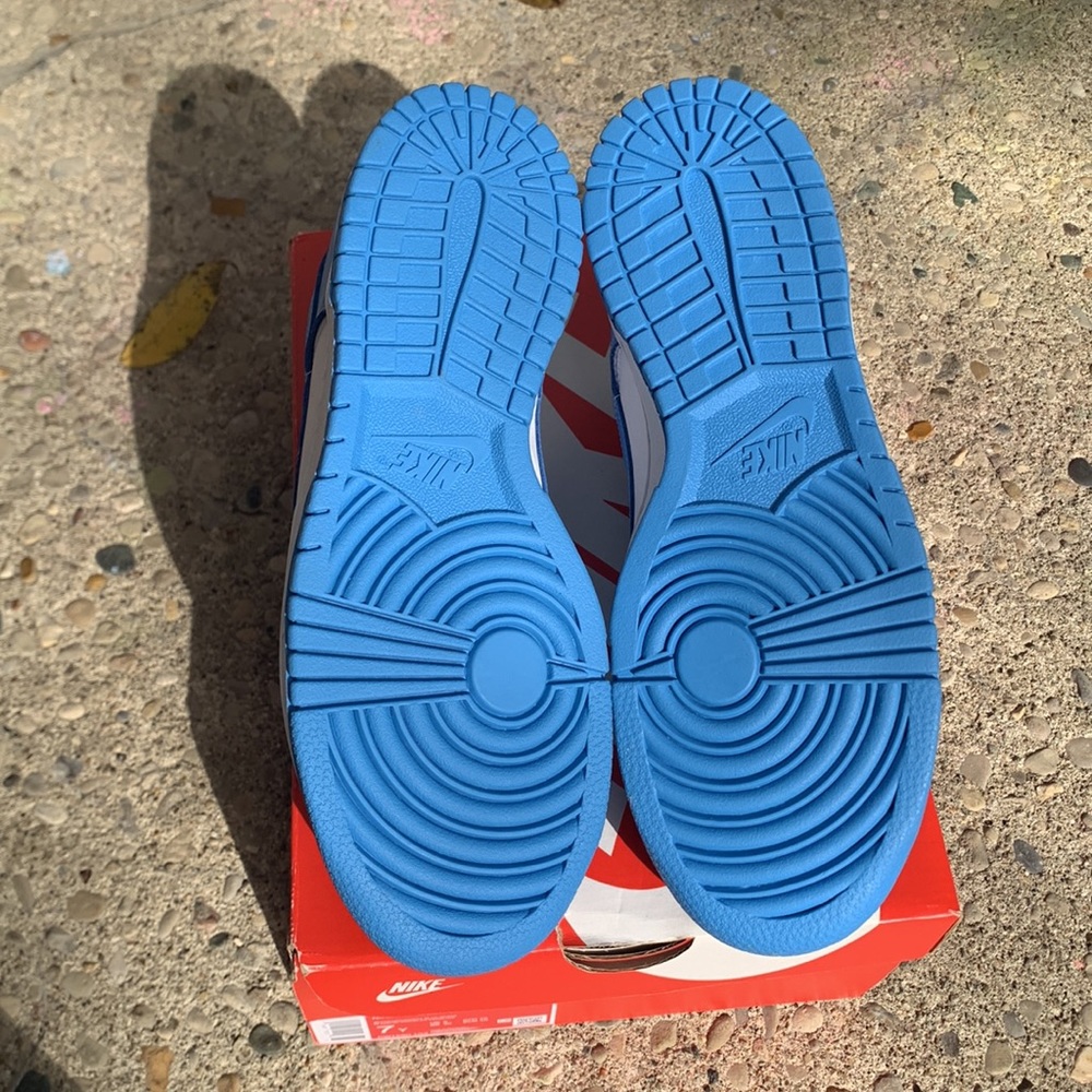 NEW Nike Dunk Low University Blue UNC 7Y/8.5 women - Picture 7 of 17